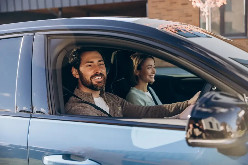 Happy couple driving in Tucson Arizona with reinstated license